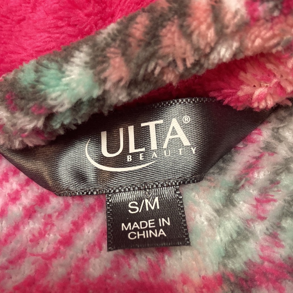 Ulta Beauty Plush Plaid Pink & Gray Robe - Picture 6 of 7